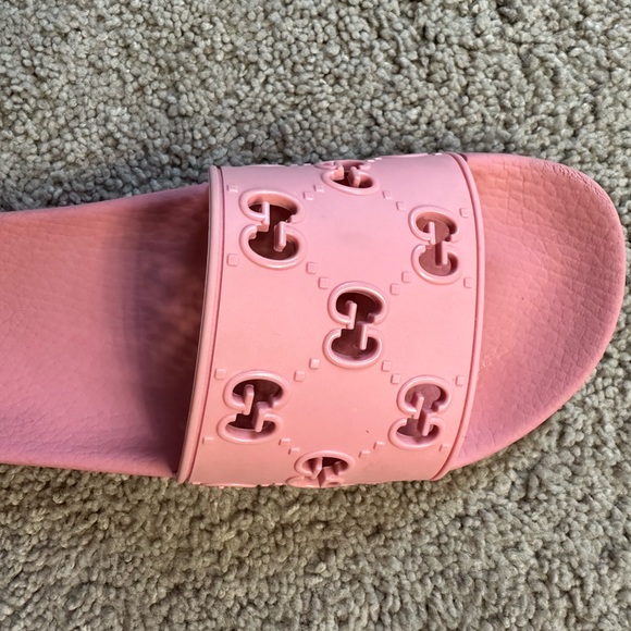 Rose Gucci Rubber Pursuit G Slides - Picture 10 of 12